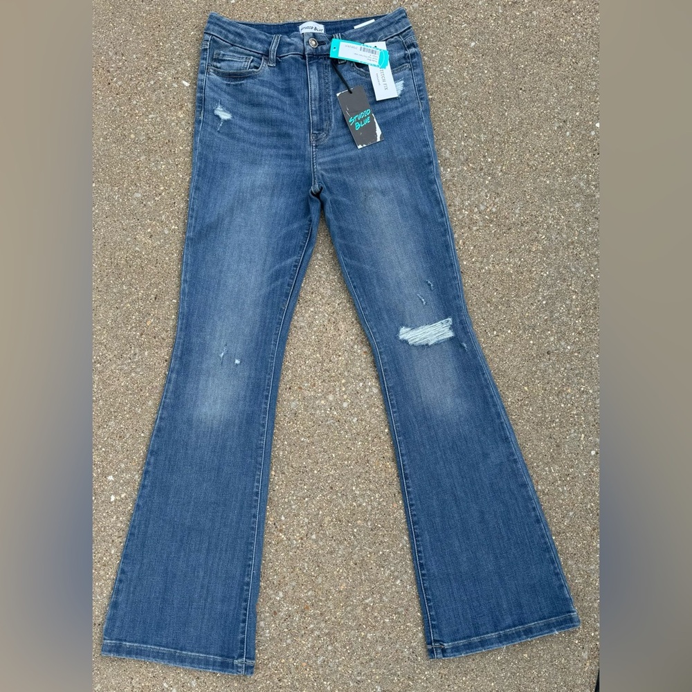 Studio Blue. Aliyah High Rise Flare Jean. Size 28 NWT